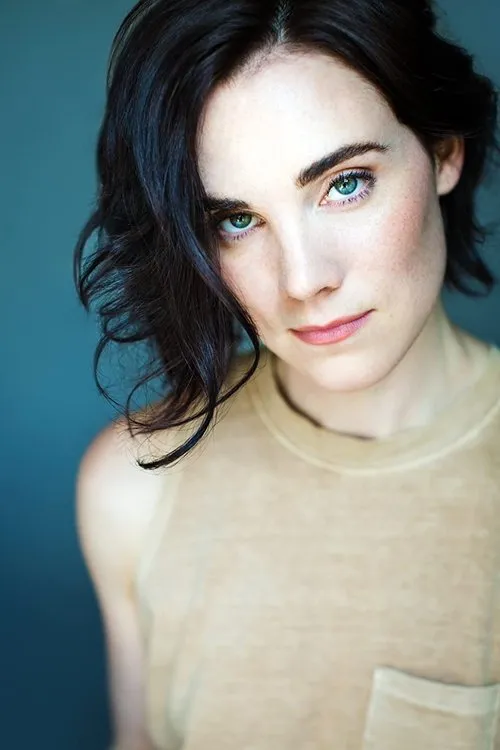 Mandy Evans interpretando a 