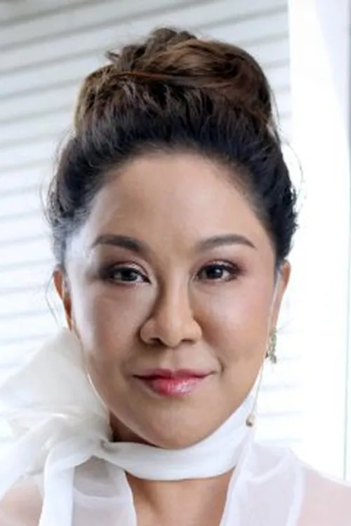 Maneenuch Smerasut interpretando a Pim