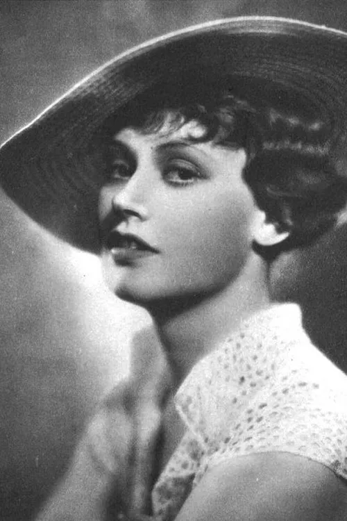 Manja Behrens interpretando a Martha Kurda