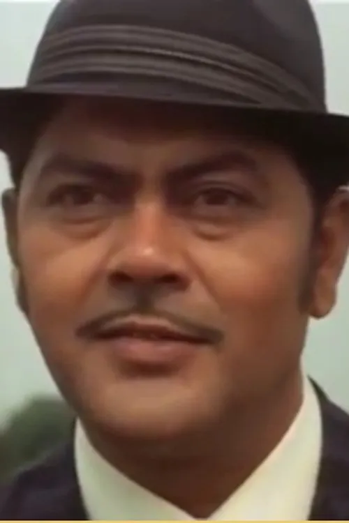 Manmohan interpretando a Nawab Shaukat Hamid Khan