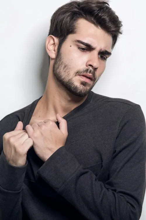 Manoel Orfanaki interpretando a JC