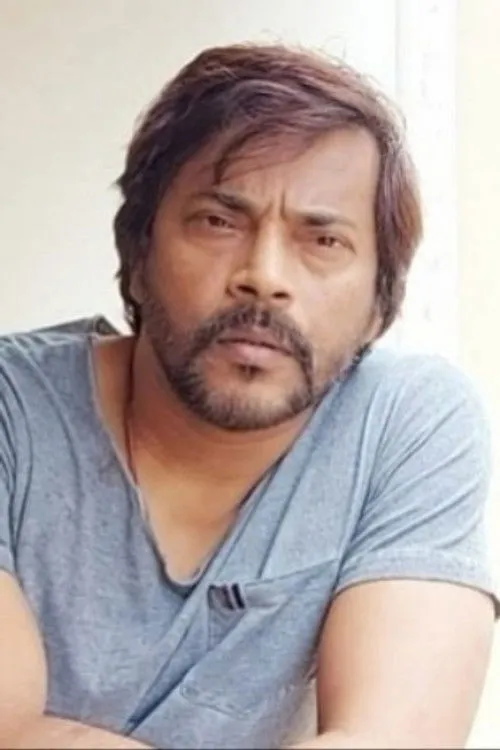 Manoj Mishra interpretando a Kunjilal