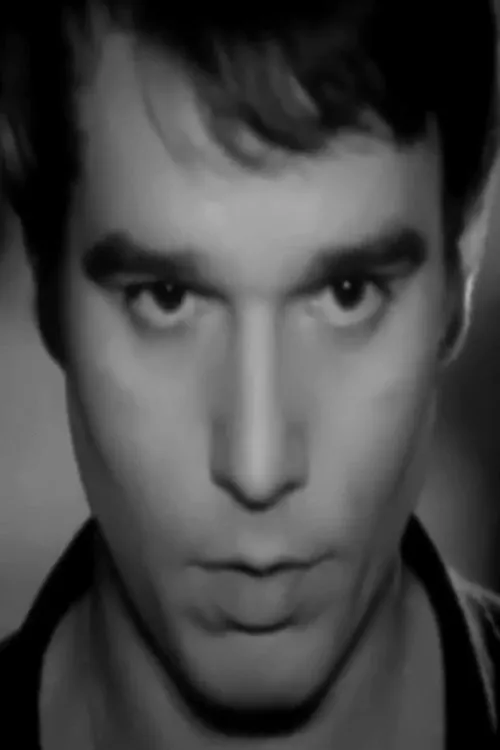 Manolis Papayannakis interpretando a Nikos