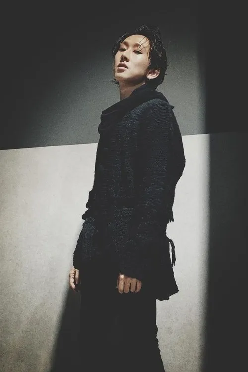 Manson Cheung interpretando a 