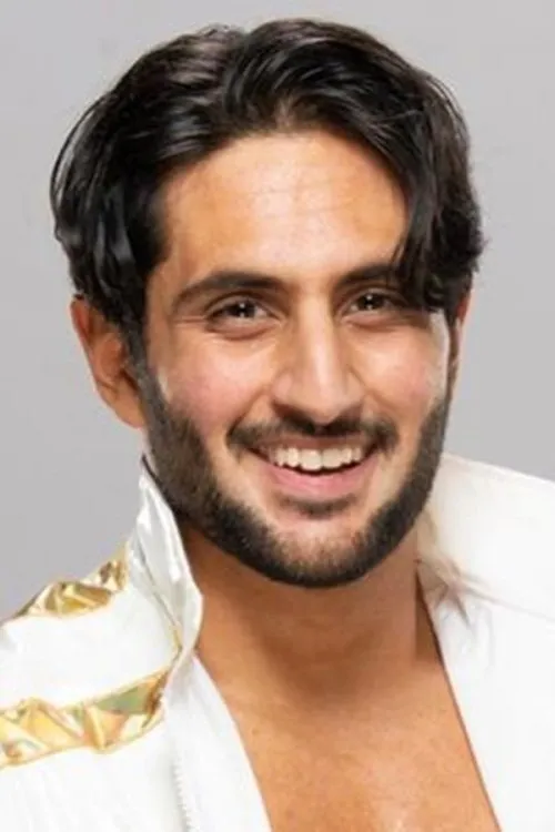 Mansoor Abdul Aziz Al-Shehail interpretando a Mansoor