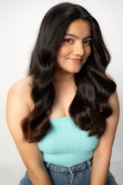 Manu Bisht — personaje: Juhi