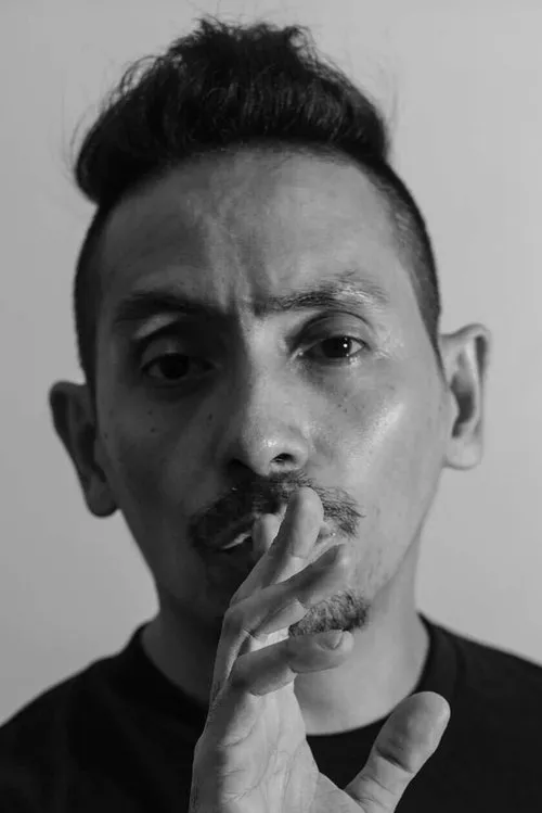 Manu Respall interpretando a Fertilizer Supplier