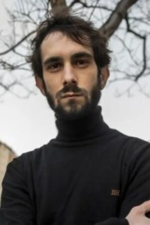 Manuel Dios interpretando a Fer