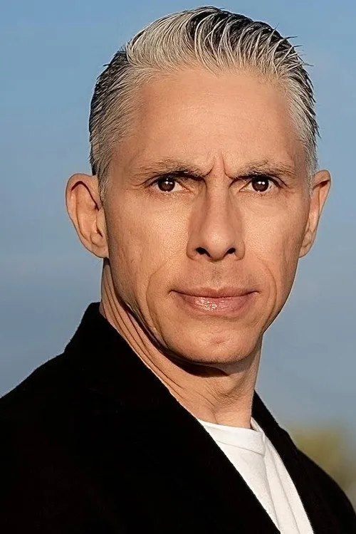 Manuel Sevilla interpretando a Norman Durango