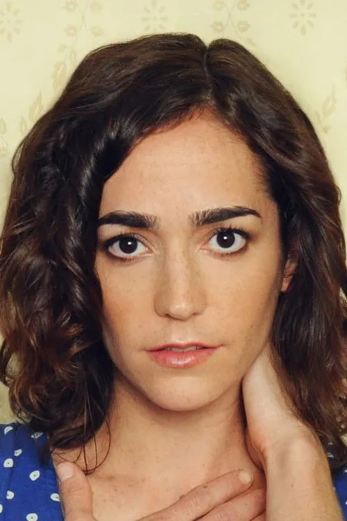 Mara Kassin interpretando a Vivian