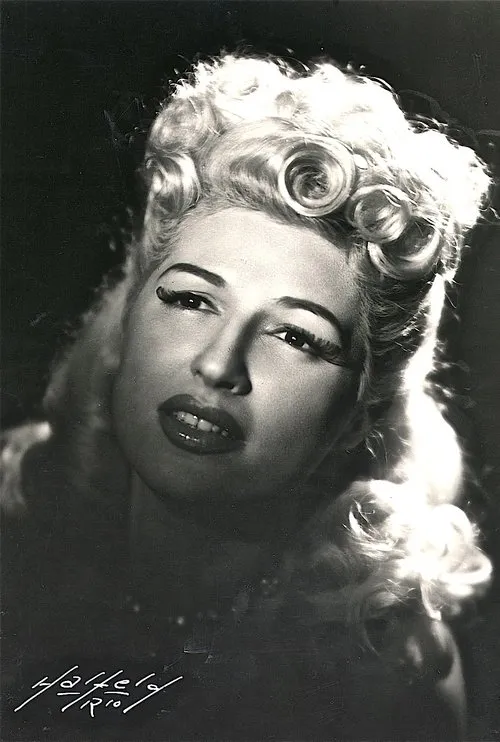 Mara Rúbia interpretando a 