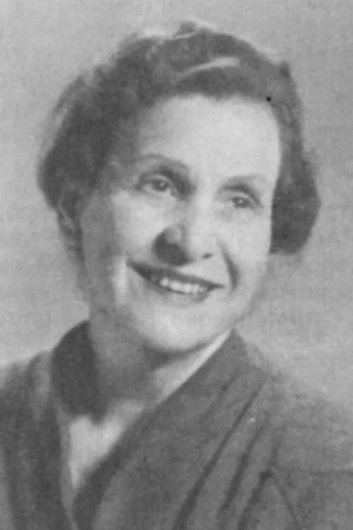 Mara Shopova interpretando a grandmother Tzena