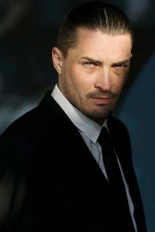 Marc-Antoine Duquenne interpretando a Steve