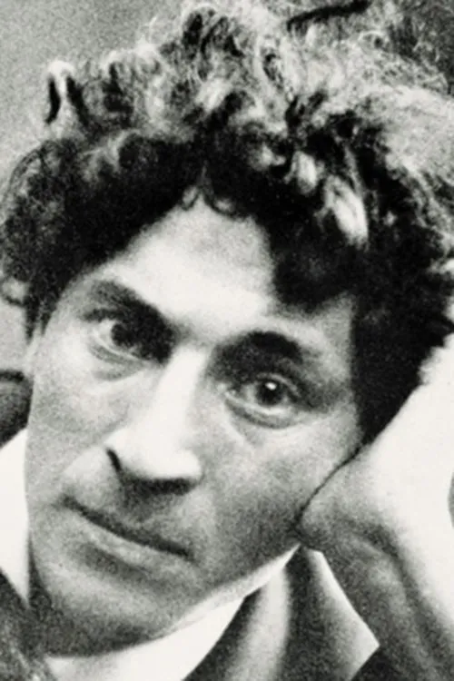 Marc Chagall interpretando a Self - Painter (archive footage)