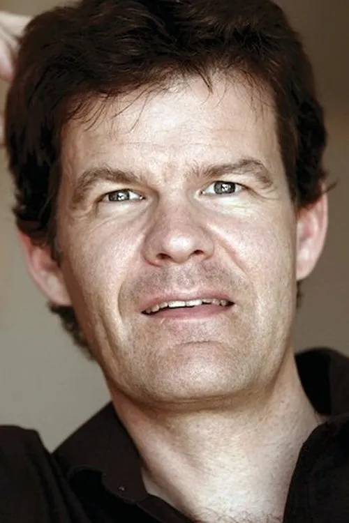 Marc Donnet-Monay interpretando a Self