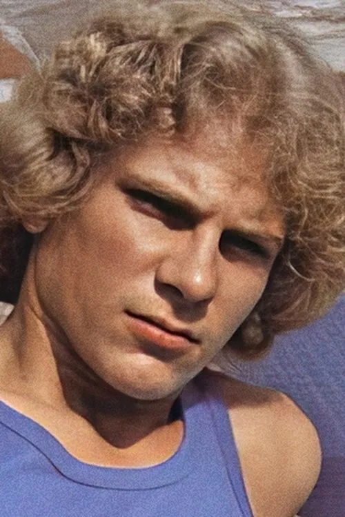 Marc Fore interpretando a (segment