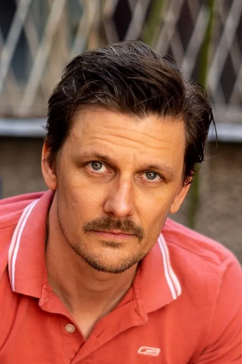 Marc Oliver Schulze — personaje: Dr. Max Walther