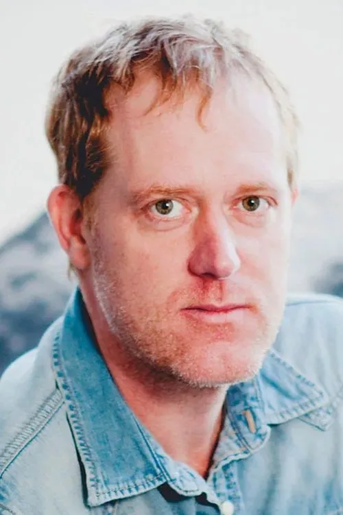 Marc Séguin interpretando a Self