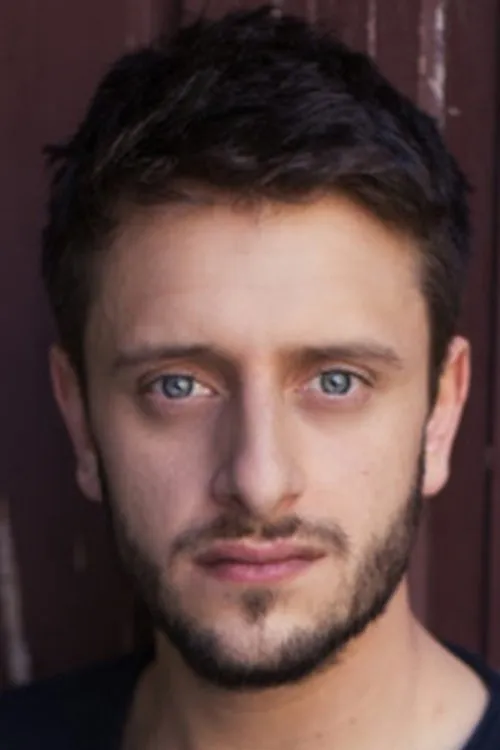 Marcel Glauche interpretando a Tommy Schröder