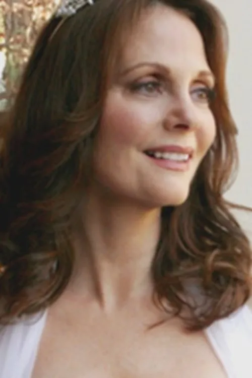 Marcela Paez interpretando a Grandmother (voice)