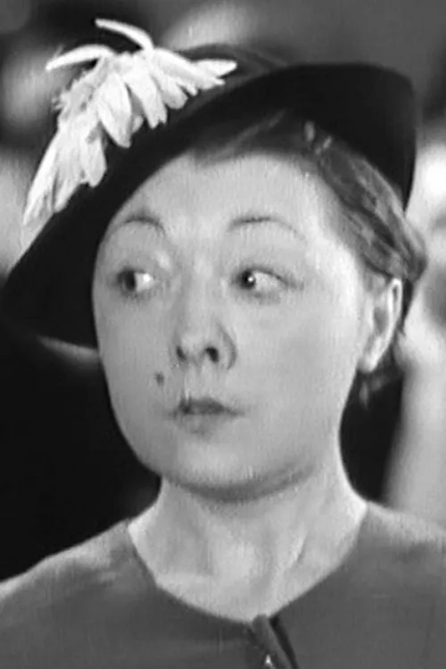 Marcelle Rexiane interpretando a Mme Quichenette