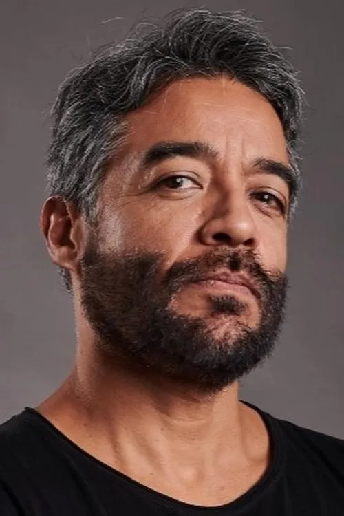 Marcello Rivera interpretando a Julián