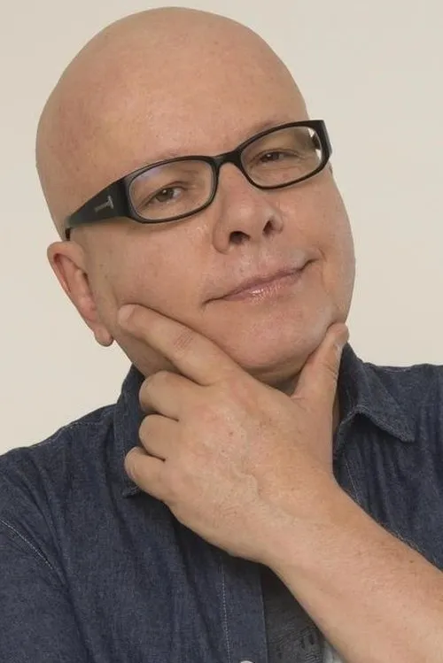 Marcelo Tas interpretando a Himself