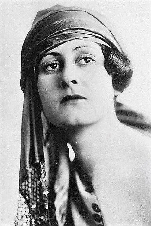 Marcia Manon interpretando a Marion Fisher