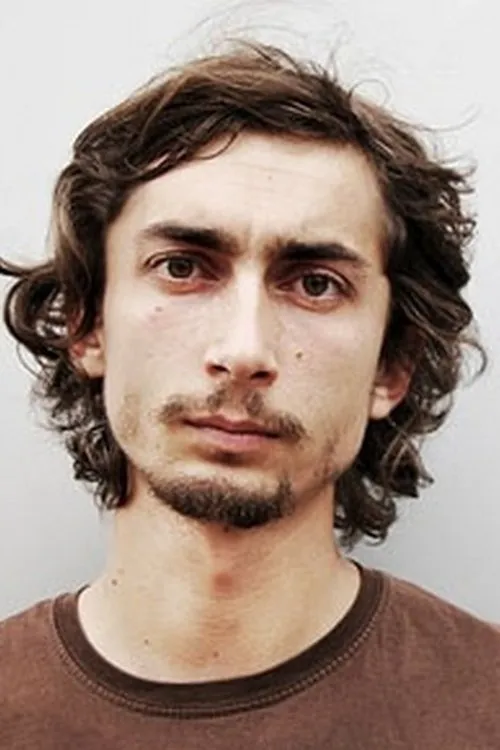 Marcin Pempuś interpretando a 