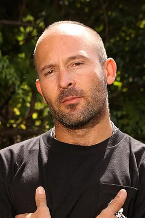 Marco Van interpretando a Lifeguard