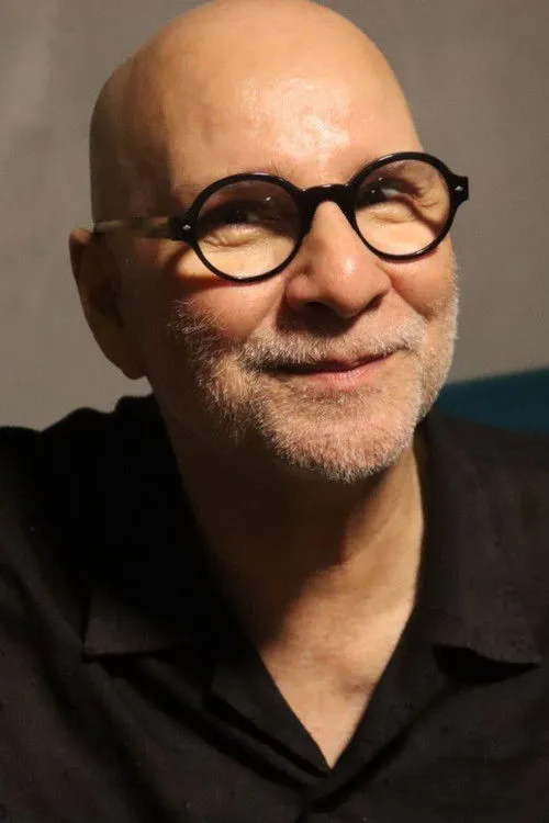 Marcos Alvisi interpretando a 