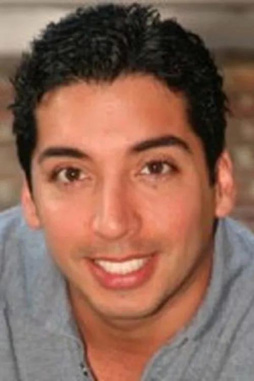 Marcos Leon interpretando a 