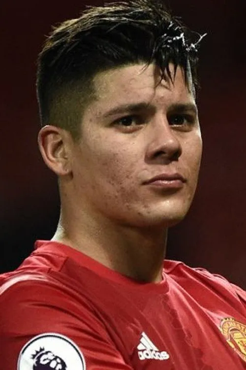 Marcos Rojo interpretando a Self