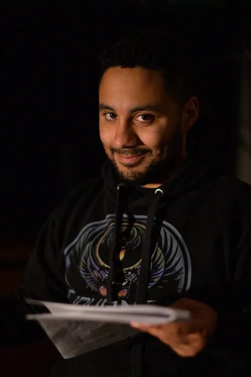 Marcus Patterson interpretando a Officer J. Birch