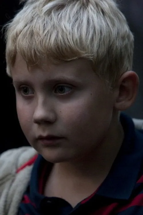 Marcuz Jess Petersen interpretando a Bo