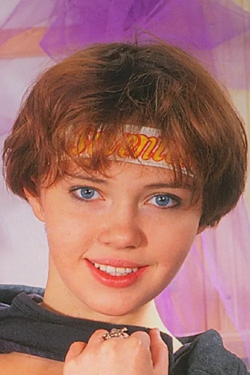 Marella Inari interpretando a 