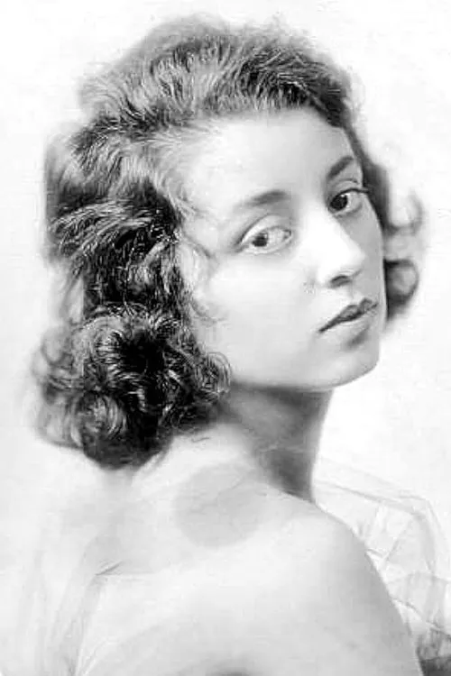 Margaret Risser interpretando a Beatrice Kane