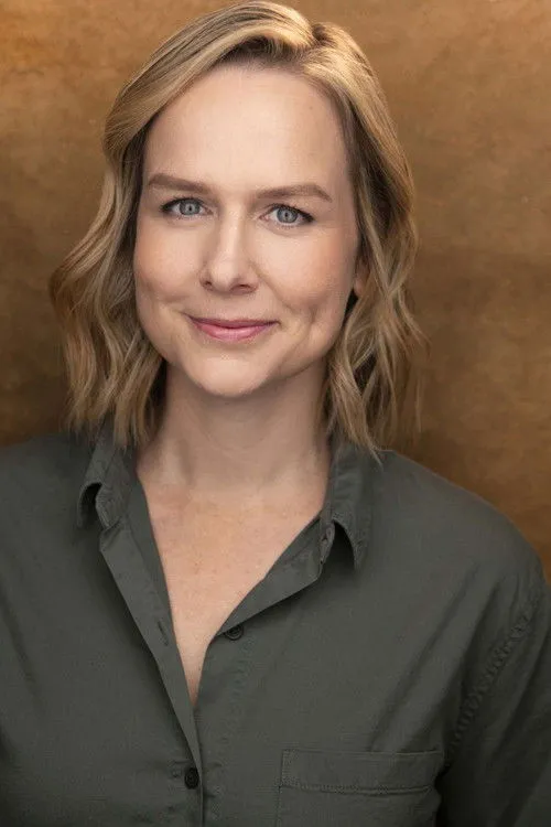 Margaret Rose Champagne interpretando a Scarlet