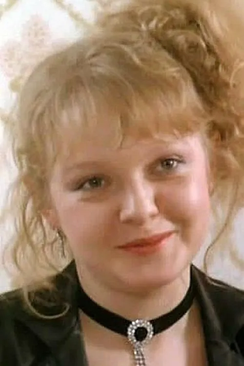 Margarita Sergeyecheva interpretando a Lyubov Aleksandrovna Kirpicheva - Zolushka