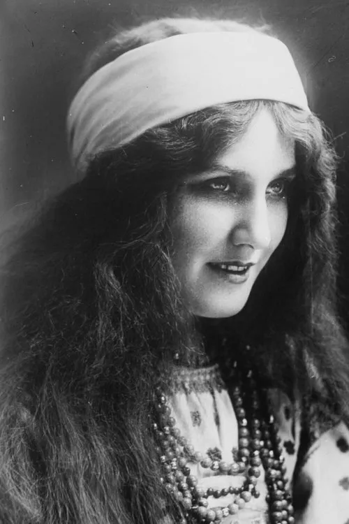 Marguerite Carré interpretando a Mme Laure