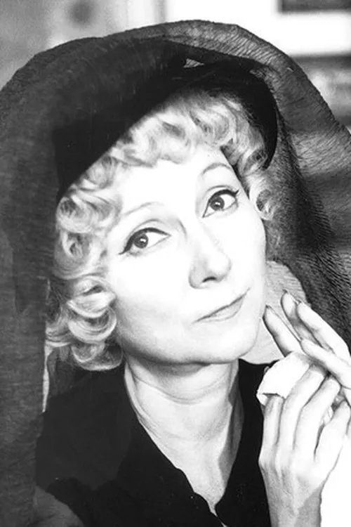 Marguerite Cassan interpretando a Mme Odile Poignant