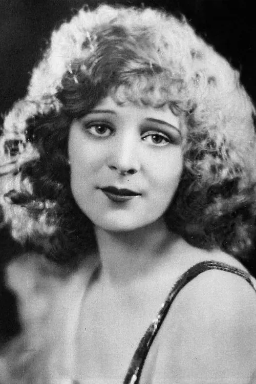 Marguerite De La Motte interpretando a 