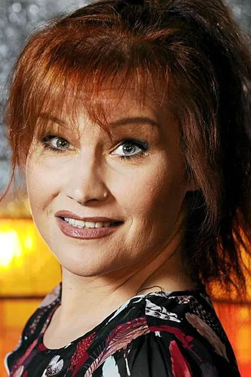 Mari Vainio interpretando a Luutnantti Anni Marja Sievänen