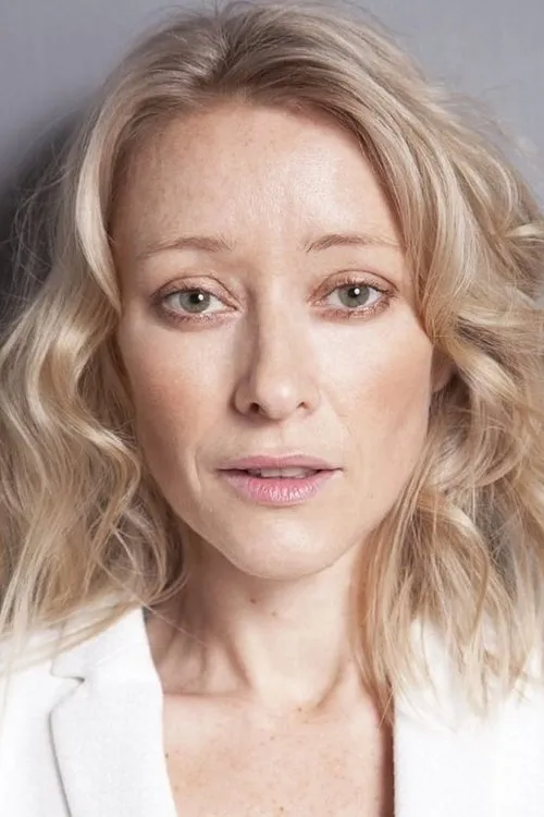 Maria Erwolter interpretando a The Host