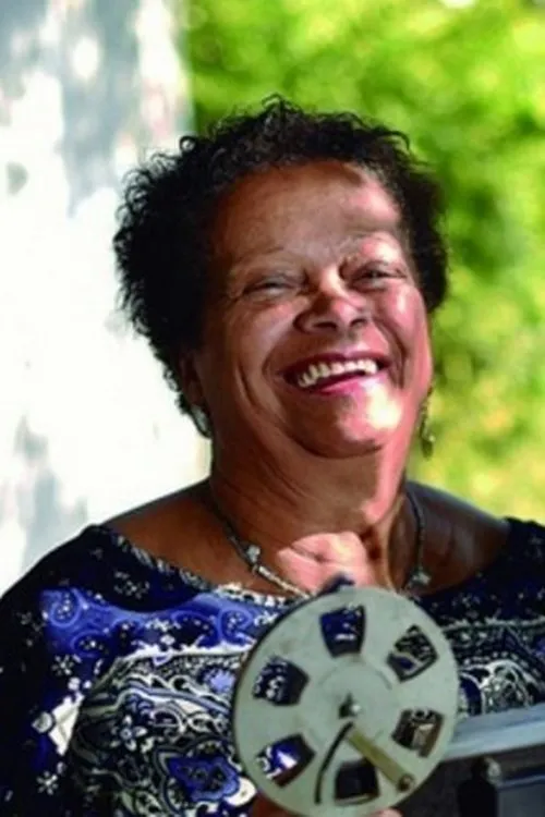 Maria José Novais Oliveira interpretando a Vizinha