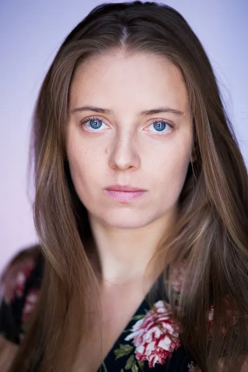 Maria Kania interpretando a Marta Zadara