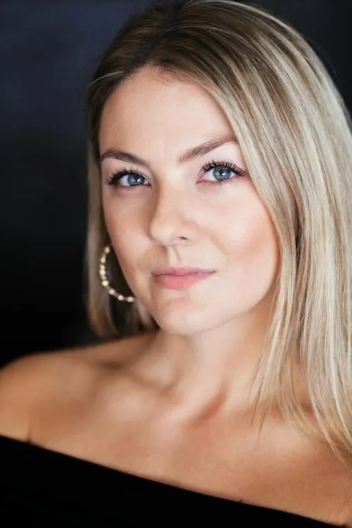 Connor Garelick ha trabajado con Maria Louis en 1 ocasiones