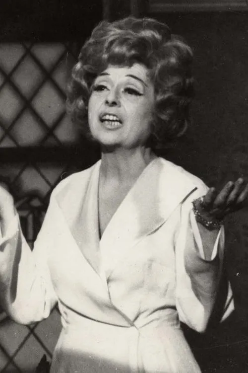 Mária Mezey interpretando a 