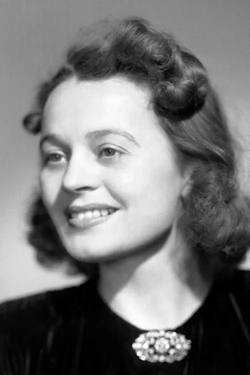 Mária Sulyok interpretando a Trafikosnõ / Fõnök