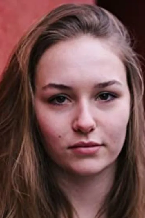 Marie Bendig interpretando a